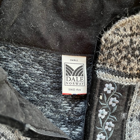 Dale of Norway Sweater - Picture 2 of 3